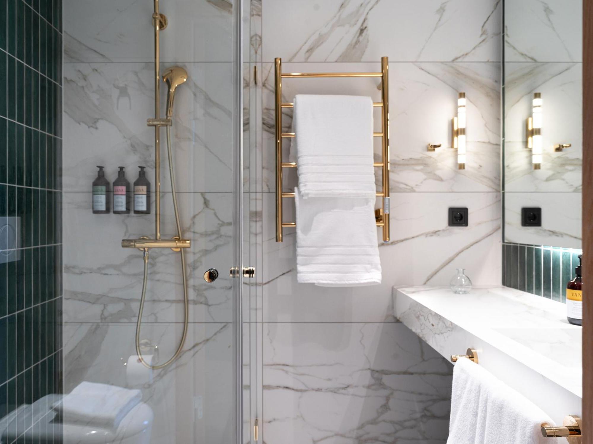 Elite Hotel Frost - Hotel & Spa كيرونا المظهر الخارجي الصورة